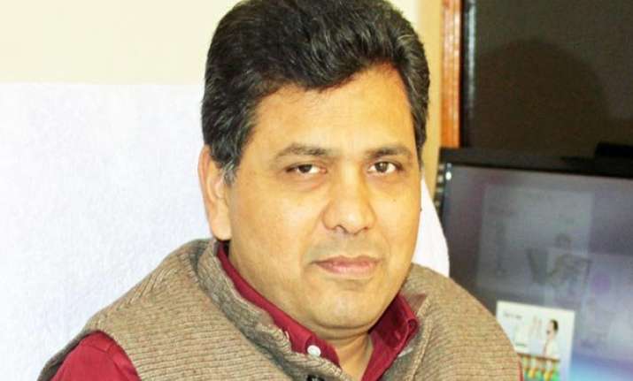 sai hands over rs 5 lakh cheque to family of deceased
