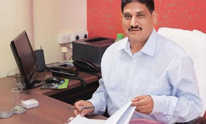 delhi high court s notice to acb chief meena