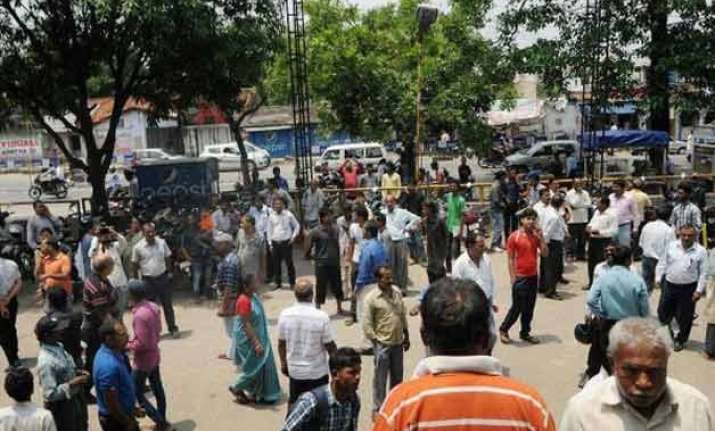 quake causes massive damage to property in kashmir
