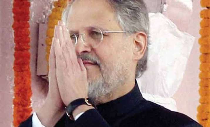 indians must live up to ideals of constitution says delhi