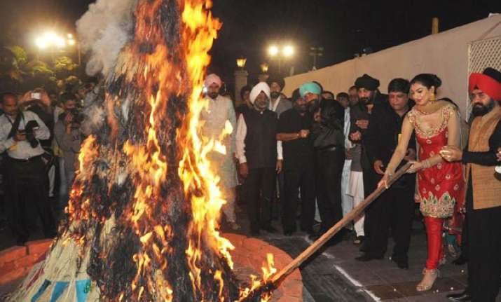 know why lohri the bonfire festival is celebrated