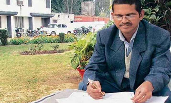 amitabh thakur case suspended ips officer moves court