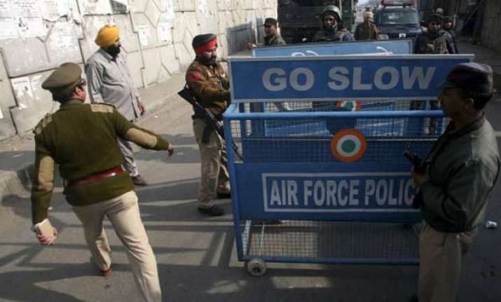 locals paid rs 20 to security guards to enter pathankot