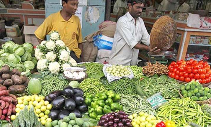 mumbai vegetable prices rise 25 50 as unseasonal rain hits