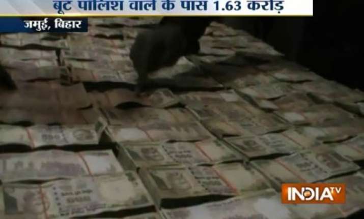 police recovers rs 1.63 crore bank money from cobbler in