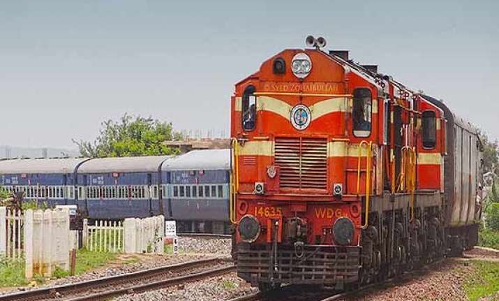 amravati express derails near kalyan no casualty