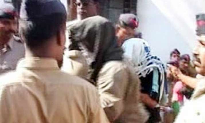 woman in pune burnt to death for visiting beauty parlour