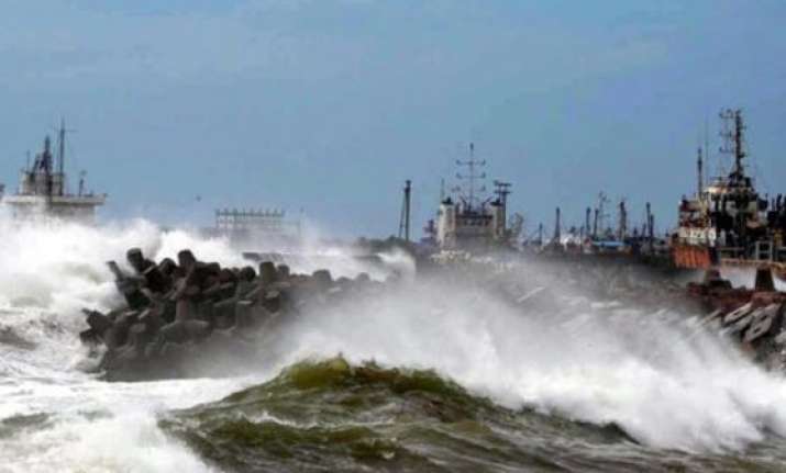 strong winds heavy rains in coastal ap ahead of hudhud