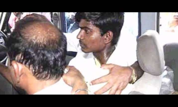 pune cops ask arrested man to drive to police station with