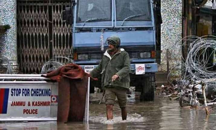 flood threat recedes in jammu and kashmir jhelum flowing