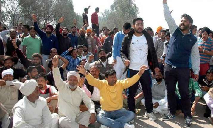 jat row govt sets up committee to look into reservation