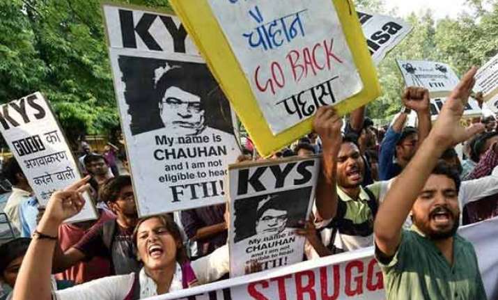 i b panel slams students faculty defends ftii administration