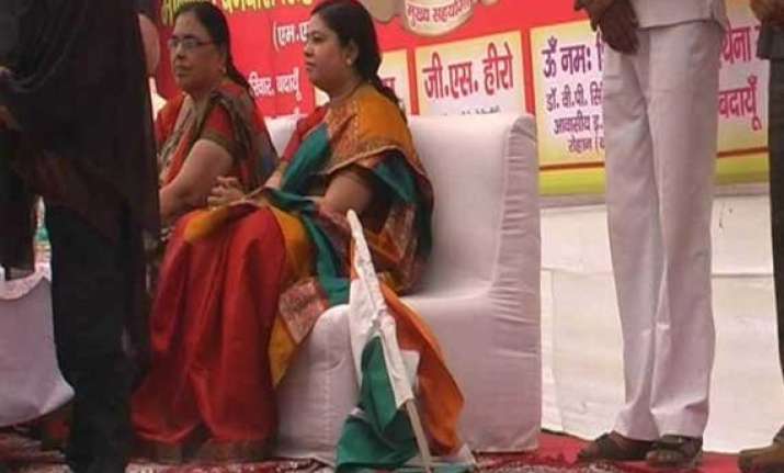 watch pics of how the national flag was shown disrespect at