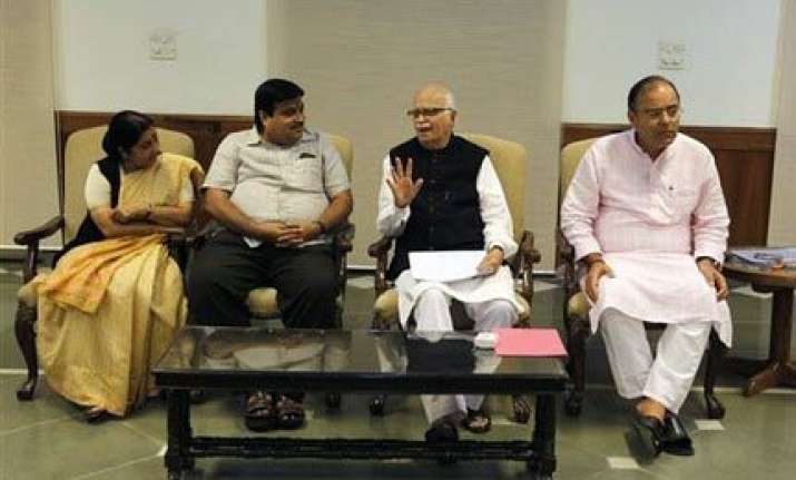 gadkari other bjp leaders meet on yeddyurappa s fate