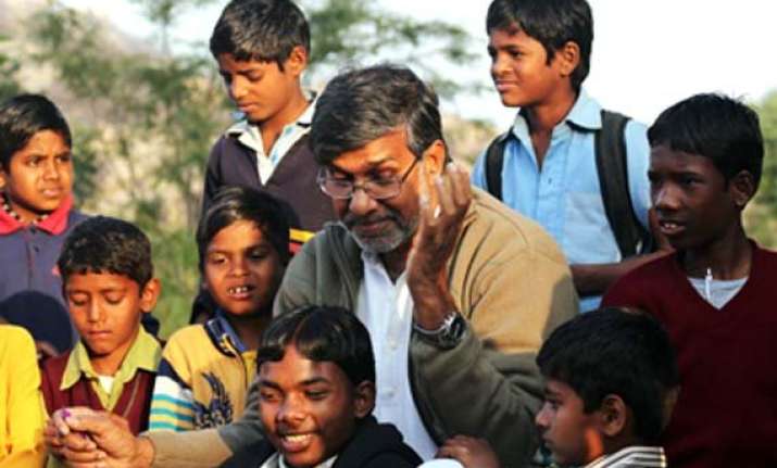 delhi government not serious in fighting menace of child