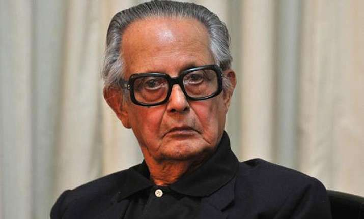 rk laxman s condition still critical hospital