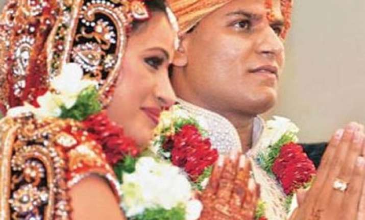 mla weds actress alongwith 3 611 other couples
