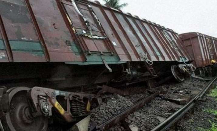 goods train derails near farukkhabad