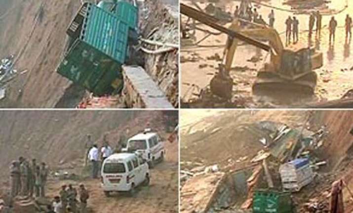 wall collapse at parking site due to pipeline leakage mcd