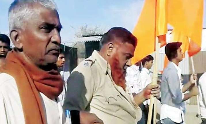 16 arrested for assaulting cops who stopped saffron flag