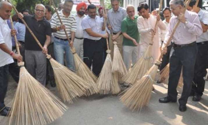soon rs 1 800 crore awareness campaign under swachh bharat