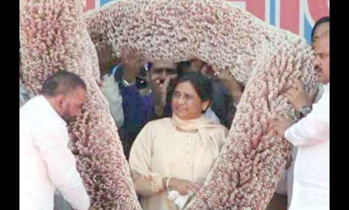 it deptt to probe source of money in garland given to