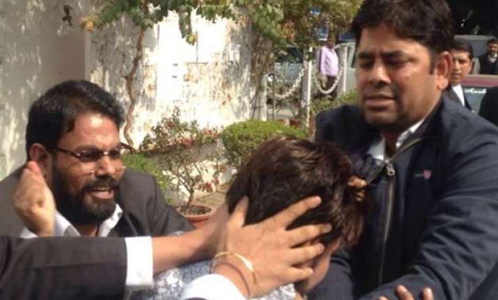 jnu event row lawyers attack jnu students journos during