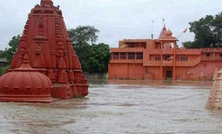 heavy rain leads to flash floods in madhya pradesh