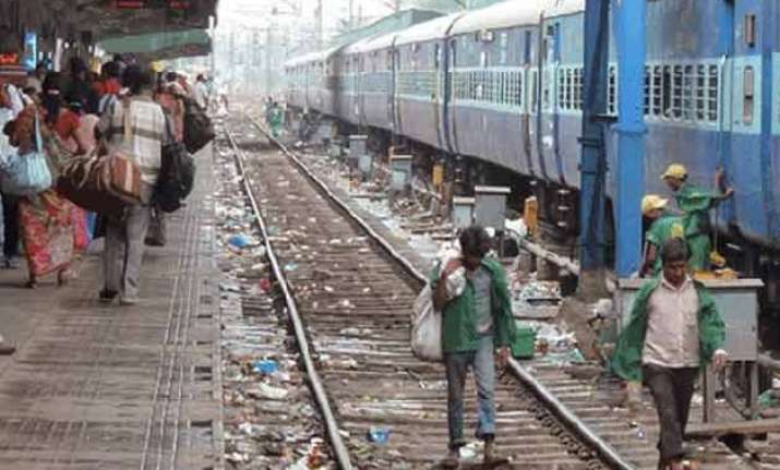 railways to impose rs 5 000 fine for littering on platforms