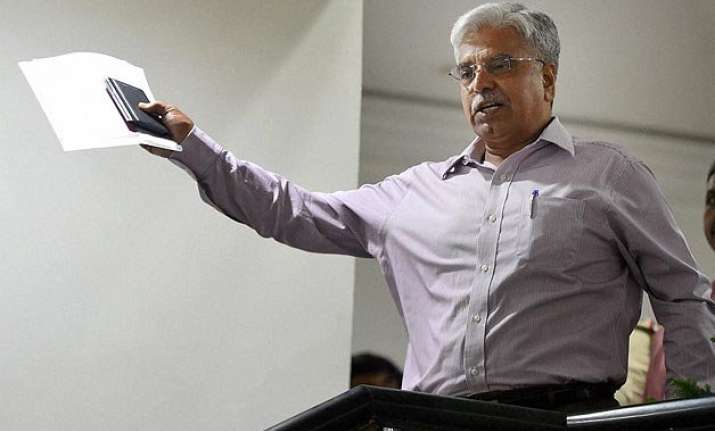 rift widens between delhi police and aap government