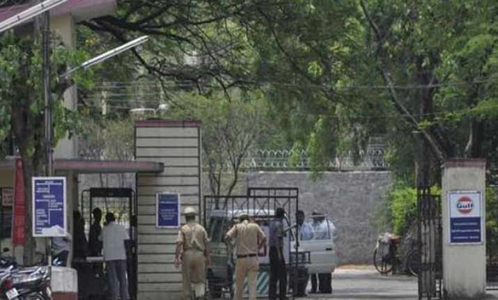 2 killed 13 injured in explosion at gulf oil corporation