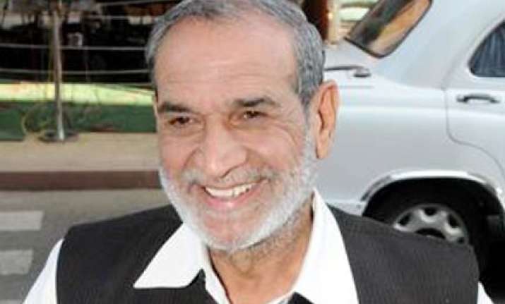 delhi court grants bail to sajjan kumar
