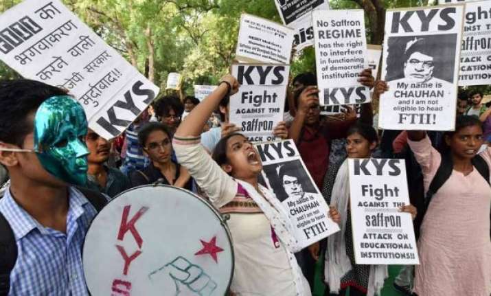 i b secretary can chair ftii say students