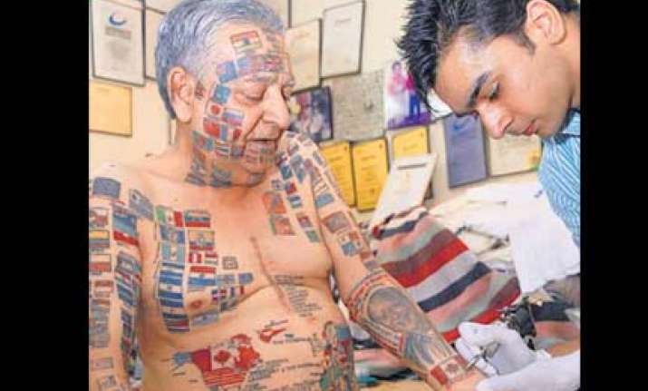 delhi s most tattooed man adds obama couple on his chest