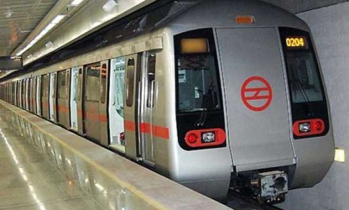 delhi metro modifies roundabout to ease traffic