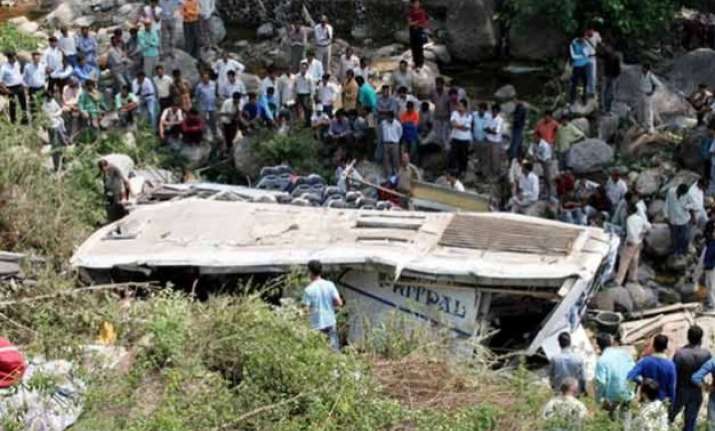six dead 19 injured in bus accident in himachal pradesh
