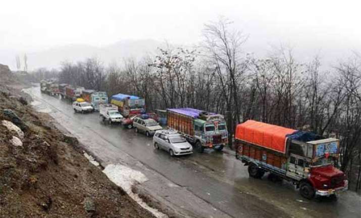 jammu srinagar national highway closed for vehicular moment