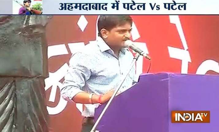 hardik patel sets 48 hours deadline for gujarat government