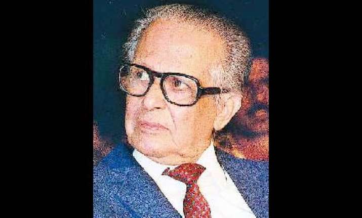 cartoonist r k laxman comfortable in pune hospital
