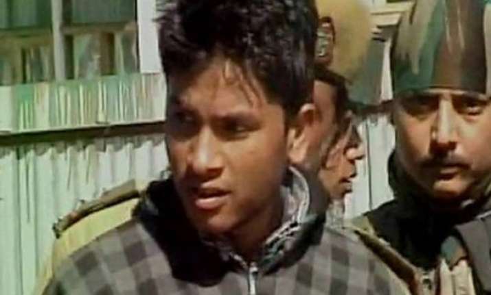 teen jaish e mohammad operative caught alive in j k