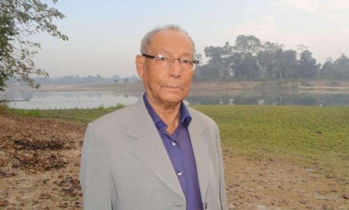 assam s homen borgohain decides to return sahitya akademi