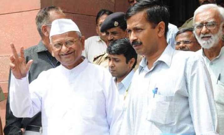 anna hazare to meet kejriwal in delhi tomorrow