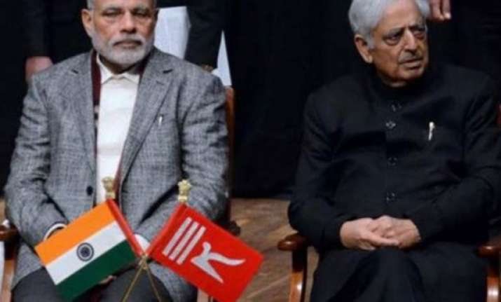 jk high court stays single bench order on two flags for