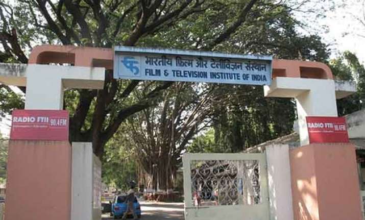 ftii crisis director dean differ on bouncers on campus