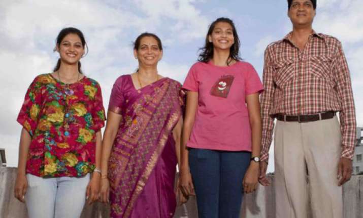 kulkarni s to set world record of tallest family
