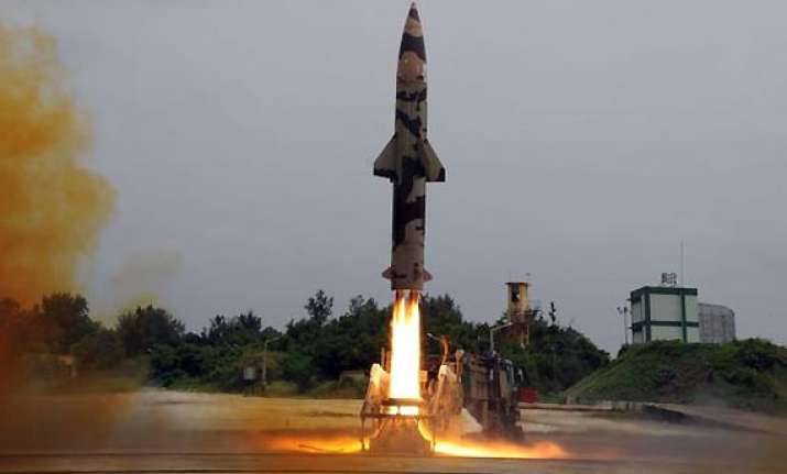 india tests nuclear capable prithvi ii missile