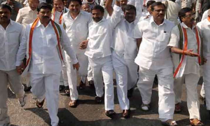intense lobbying by seemandhra telangana leaders in delhi