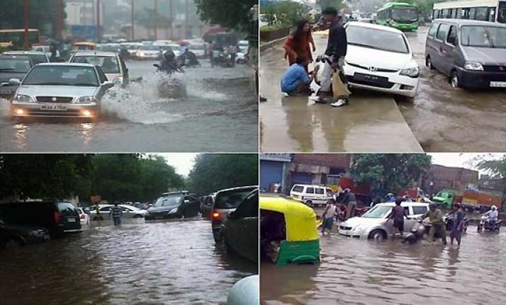 intermittent to heavy rain in delhi traffic snarled