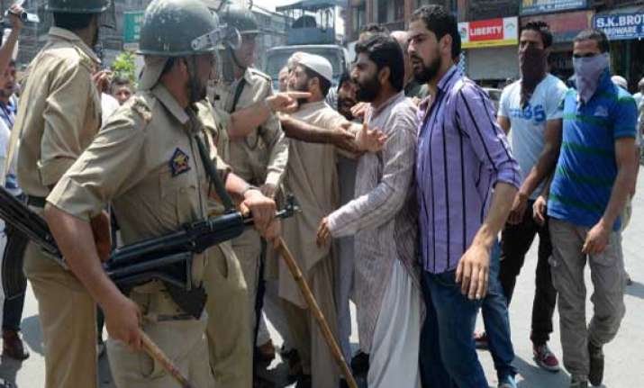 jk employees clash with police during protest march
