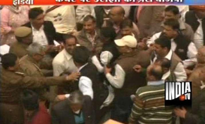 jaipur municipal councillor throws garbage at chairman